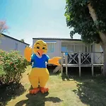 ラグジュアリーテント Zecamping 4 Etoiles Familial Piscine Couverte Restaurant Et Aire De Jeux
