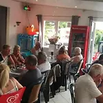 Zecamping 4 Etoiles Familial Piscine Couverte Restaurant Et Aire De Jeux ラグジュアリーテント