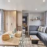 Zecamping 4 Familial Piscine Couverte Restaurant Et Aire De Jeux Luxussátor