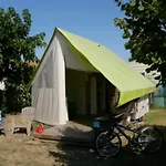 Zecamping 4 Familial Piscine Couverte Restaurant Et Aire De Jeux Luxussátor 4*