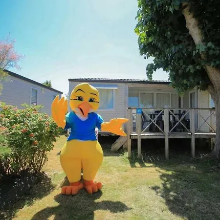 Tente de luxe ZEcamping 4 étoiles familial piscine couverte restaurant et aire de jeux