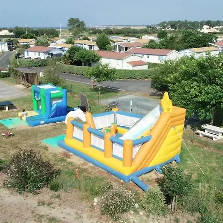 Zecamping 4 Familial Piscine Couverte Restaurant Et Aire De Jeux Luxe tent La Faute-sur-Mer