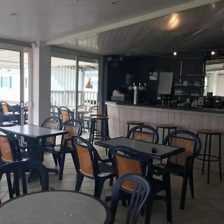 Luxe tent Zecamping 4 Familial Piscine Couverte Restaurant Et Aire De Jeux La Faute-sur-Mer