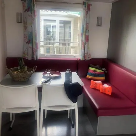 Zecamping 4 Etoiles Familial Piscine Couverte Restaurant Et Aire De Jeux 豪华帐篷
