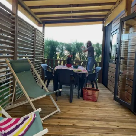 Οργανωμένο κάμπινγκ Zecamping 4 Etoiles Familial Piscine Couverte Restaurant Et Aire De Jeux 4*