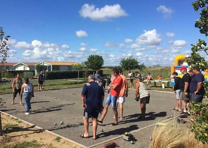 Zecamping 4 Familial Piscine Couverte Restaurant Et Aire De Jeux Luxe tent La Faute-sur-Mer