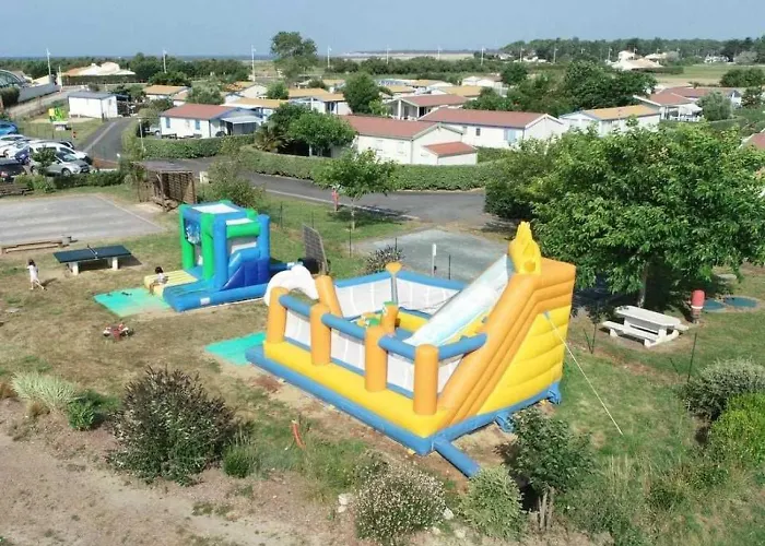 Zecamping 4 Familial Piscine Couverte Restaurant Et Aire De Jeux Luxe tent La Faute-sur-Mer