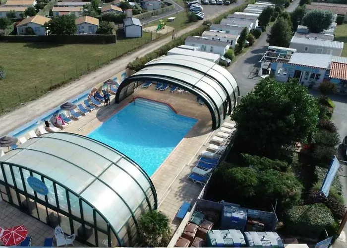 Zecamping 4 Familial Piscine Couverte Restaurant Et Aire De Jeux 4* La Faute-sur-Mer