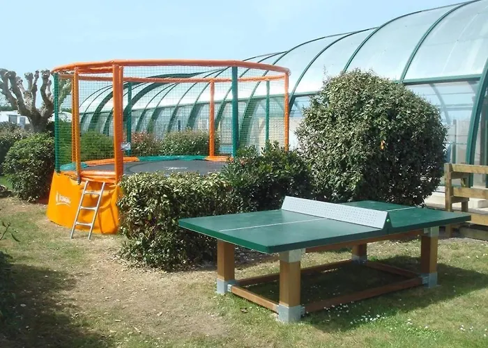 Luxe tent Zecamping 4 Familial Piscine Couverte Restaurant Et Aire De Jeux 4*