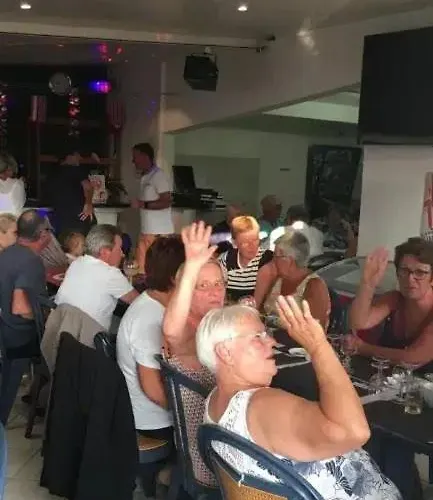 Zecamping 4 Familial Piscine Couverte Restaurant Et Aire De Jeux