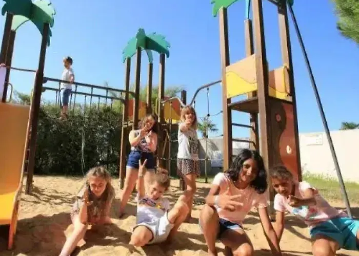 Zecamping 4 Familial Piscine Couverte Restaurant Et Aire De Jeux