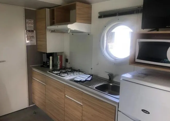 Zecamping 4 Familial Piscine Couverte Restaurant Et Aire De Jeux