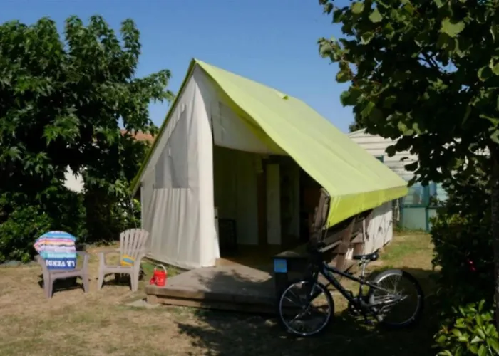 Zecamping 4 Familial Piscine Couverte Restaurant Et Aire De Jeux Luxe tent