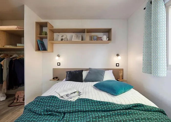 Zecamping 4 Familial Piscine Couverte Restaurant Et Aire De Jeux