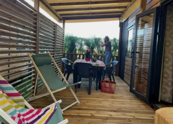 Luxe tent Zecamping 4 Familial Piscine Couverte Restaurant Et Aire De Jeux 4*